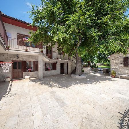 Apartments Mirjana 1655 Kanfanar Bagian luar foto