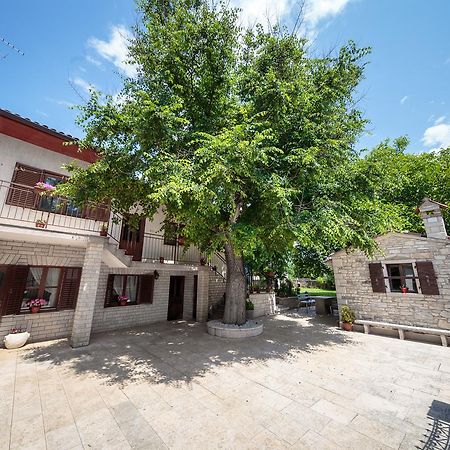 Apartments Mirjana 1655 Kanfanar Bagian luar foto