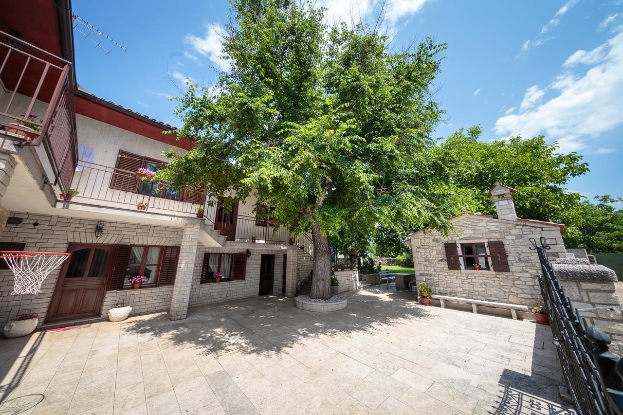 Apartments Mirjana 1655 Kanfanar Bagian luar foto