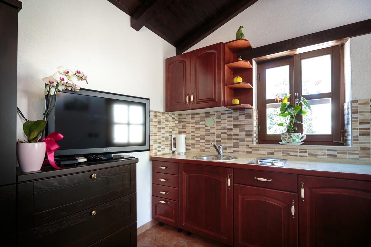 Apartments Mirjana 1655 Kanfanar Bagian luar foto