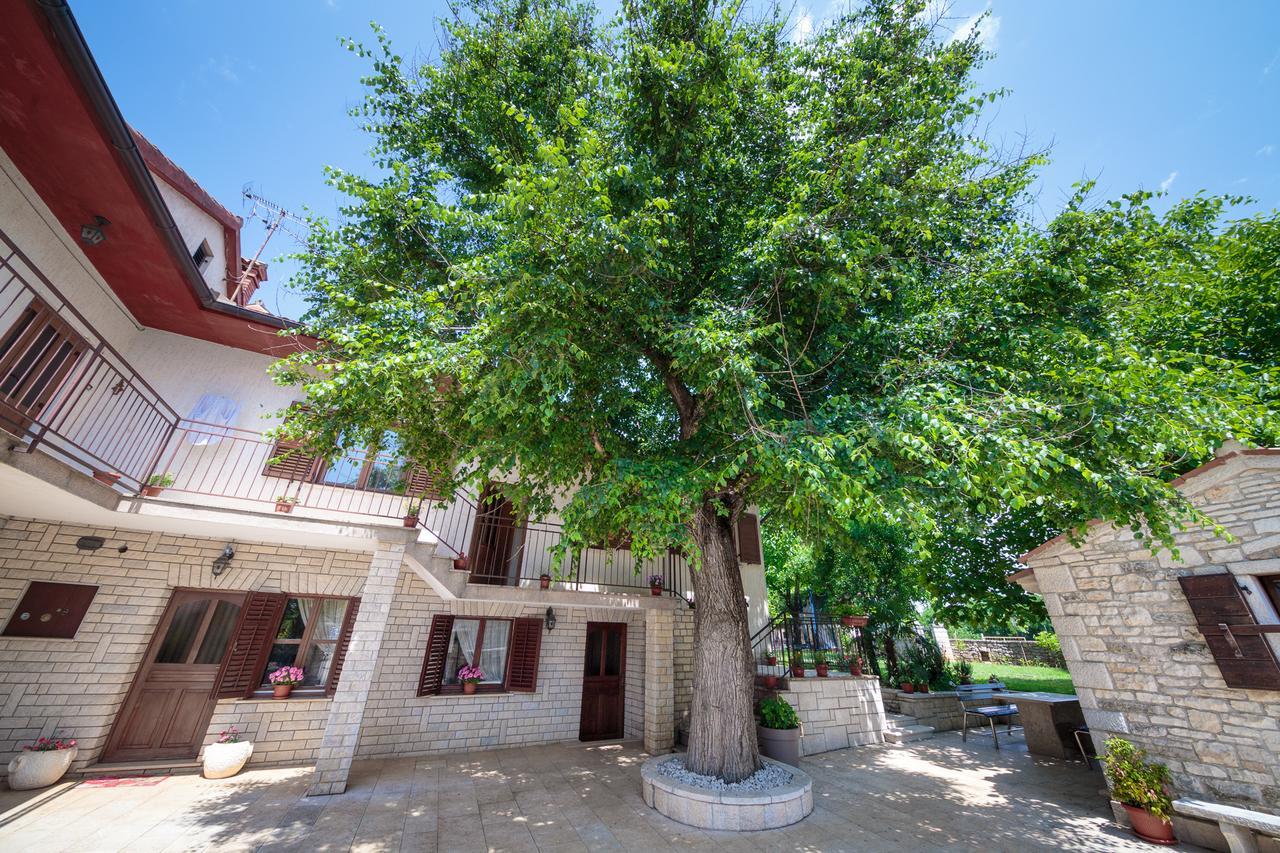 Apartments Mirjana 1655 Kanfanar Bagian luar foto
