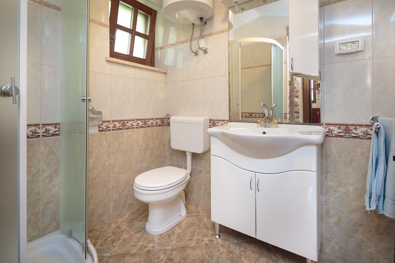 Apartments Mirjana 1655 Kanfanar Bagian luar foto