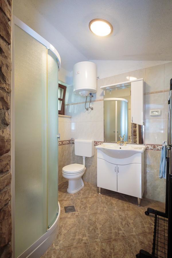 Apartments Mirjana 1655 Kanfanar Bagian luar foto