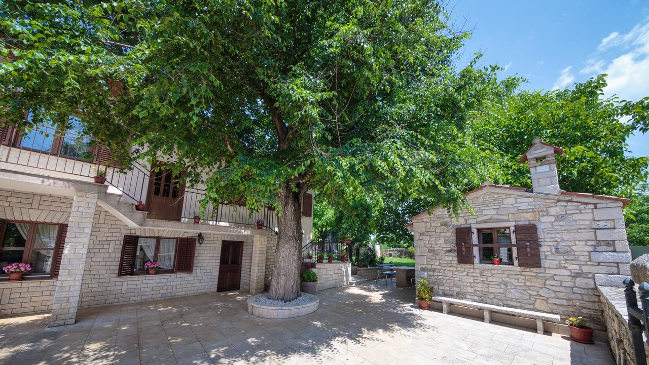 Apartments Mirjana 1655 Kanfanar Bagian luar foto