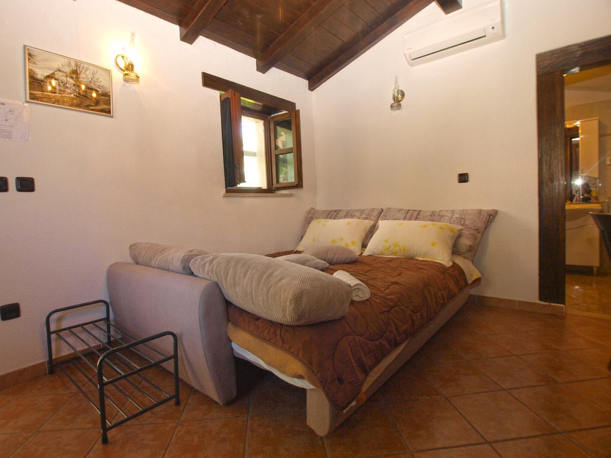 Apartments Mirjana 1655 Kanfanar Bagian luar foto