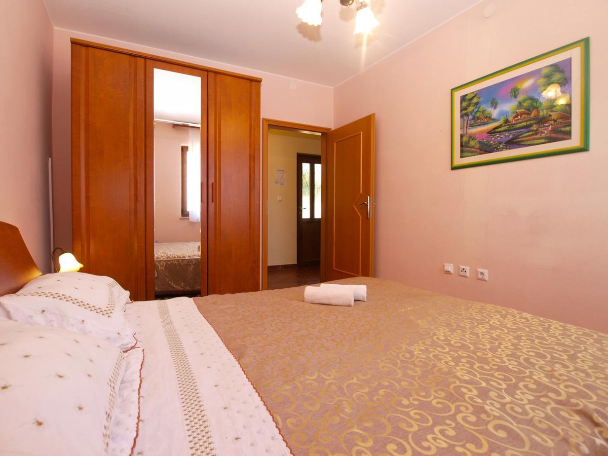 Apartments Mirjana 1655 Kanfanar Bagian luar foto