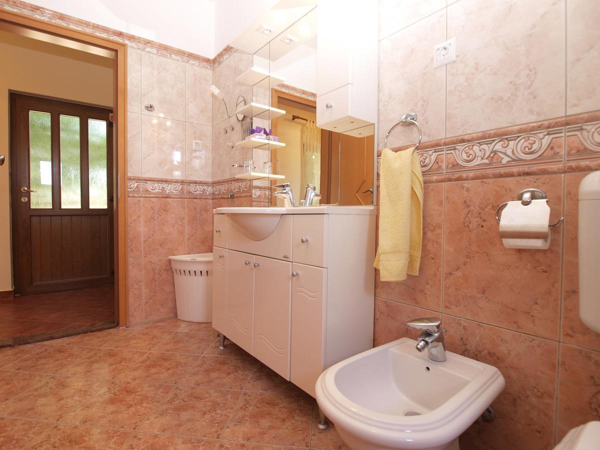 Apartments Mirjana 1655 Kanfanar Bagian luar foto