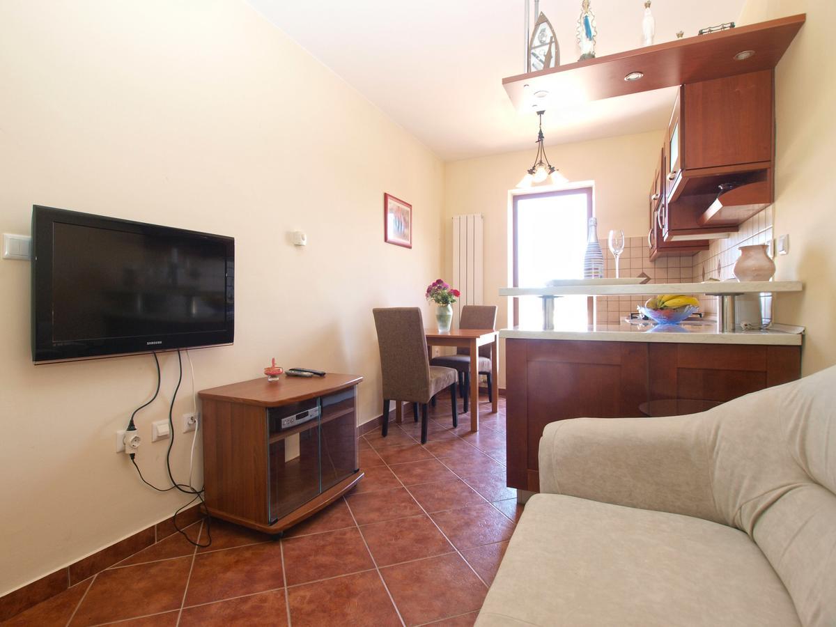 Apartments Mirjana 1655 Kanfanar Bagian luar foto