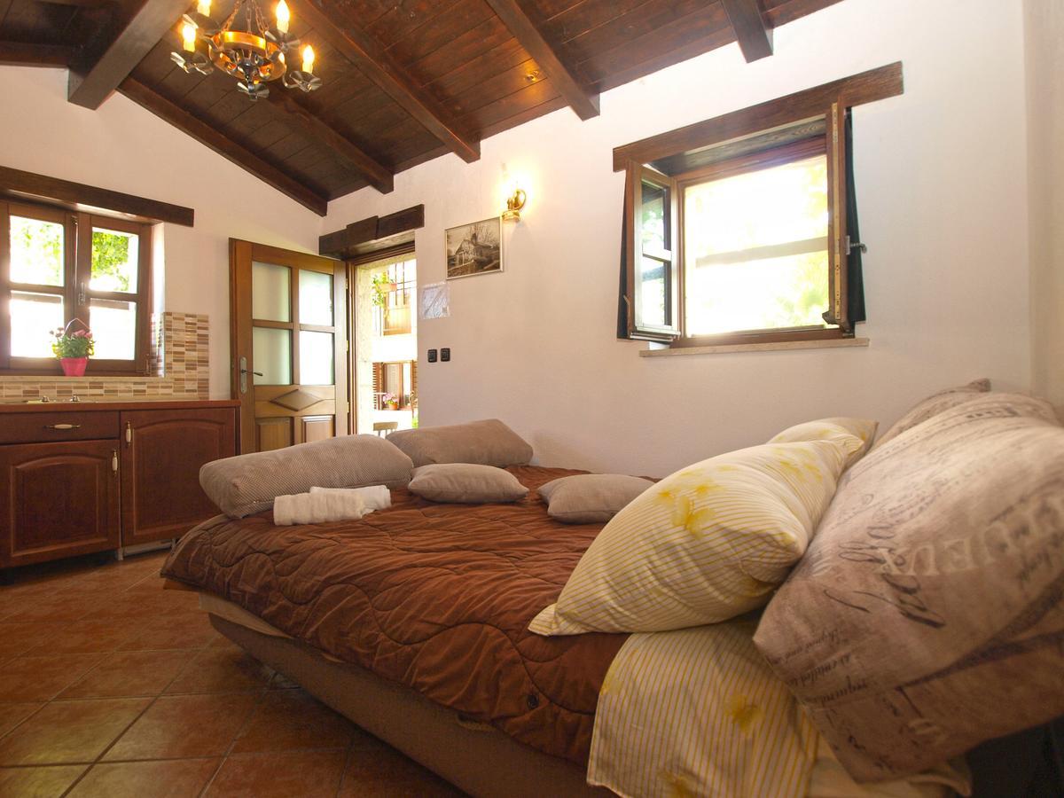 Apartments Mirjana 1655 Kanfanar Bagian luar foto