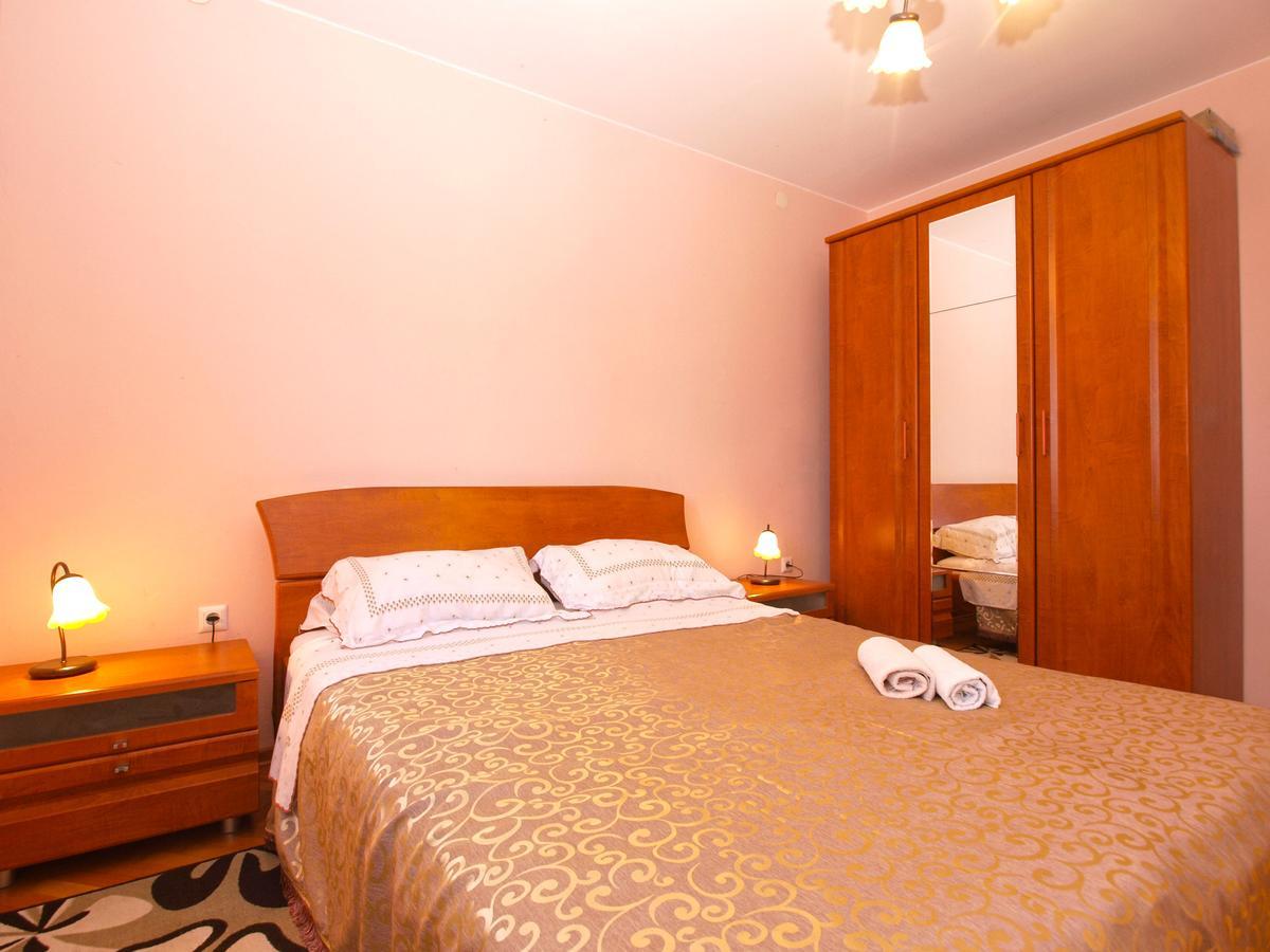 Apartments Mirjana 1655 Kanfanar Bagian luar foto