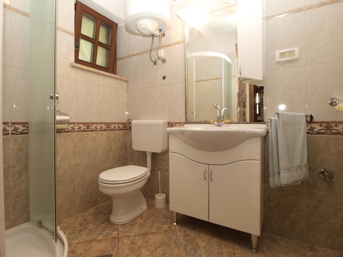 Apartments Mirjana 1655 Kanfanar Bagian luar foto