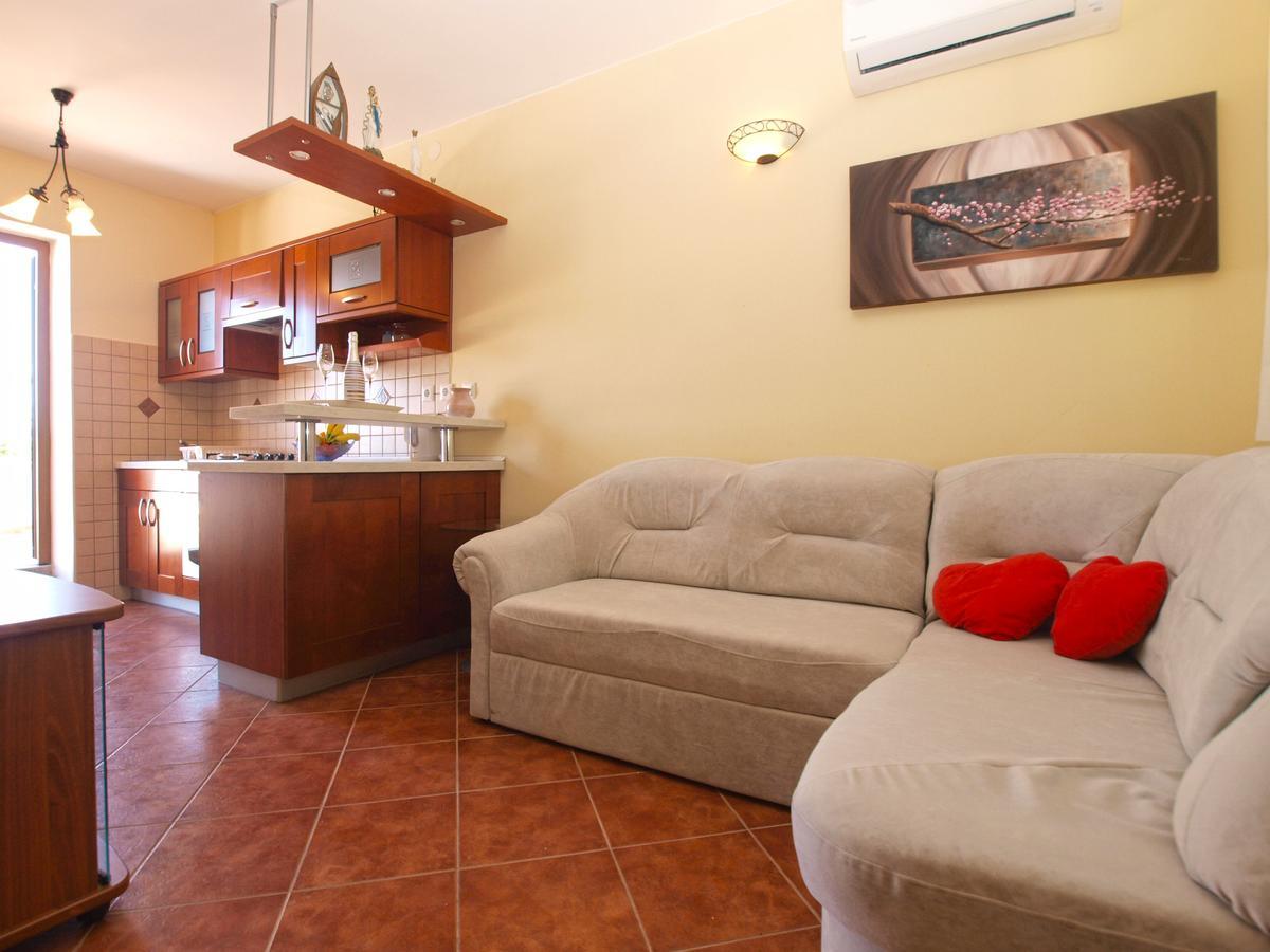 Apartments Mirjana 1655 Kanfanar Bagian luar foto